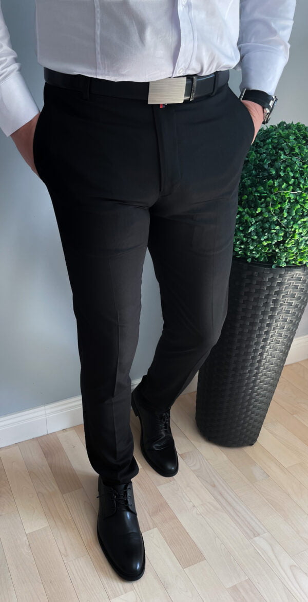 Czarne eleganckie spodnie wizytowe