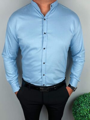 Niebieska gładka męska koszula ze stójką