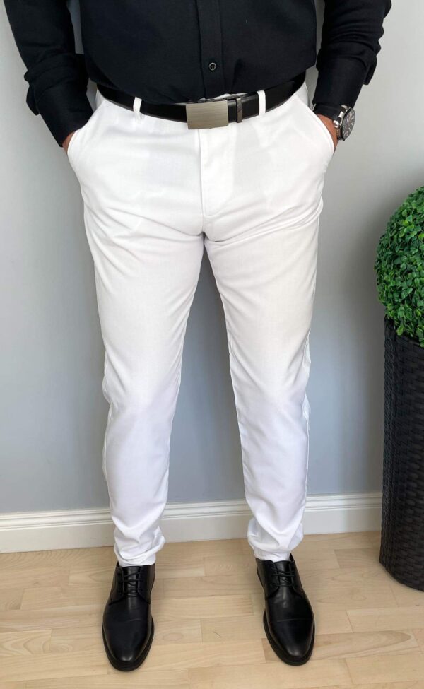 Białe spodnie materiałowe chinosy