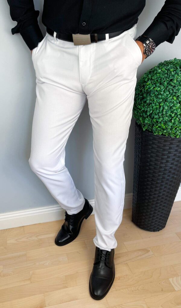 Białe spodnie materiałowe chinosy