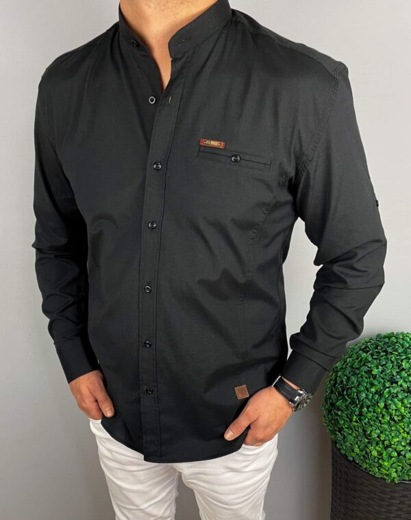 Czarna koszula ze stójką slim fit z ozdobną kieszonką